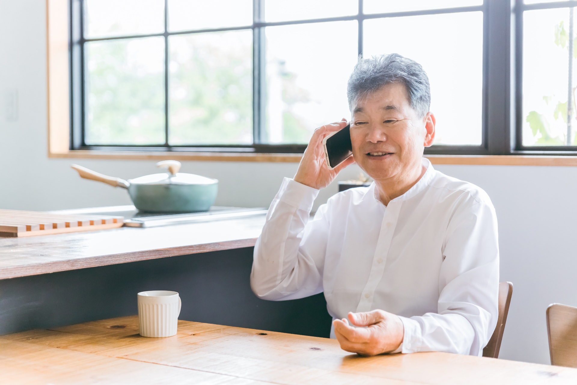 電話での確認 | 高齢者の見守りアプリなら「LINEで見守る らいみー」